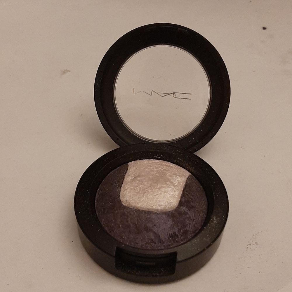 Mac eyeshadow past midnight
